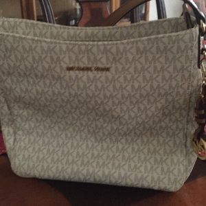 Beautiful name brand Micheal Kors shoulder bag